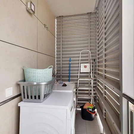 Apartment Modern And Renewed Flori