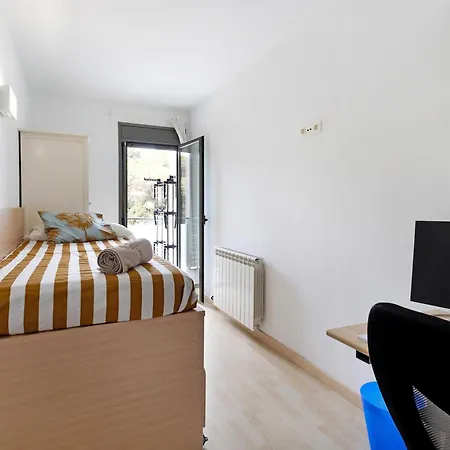 Modern And Renewed Flori דירה